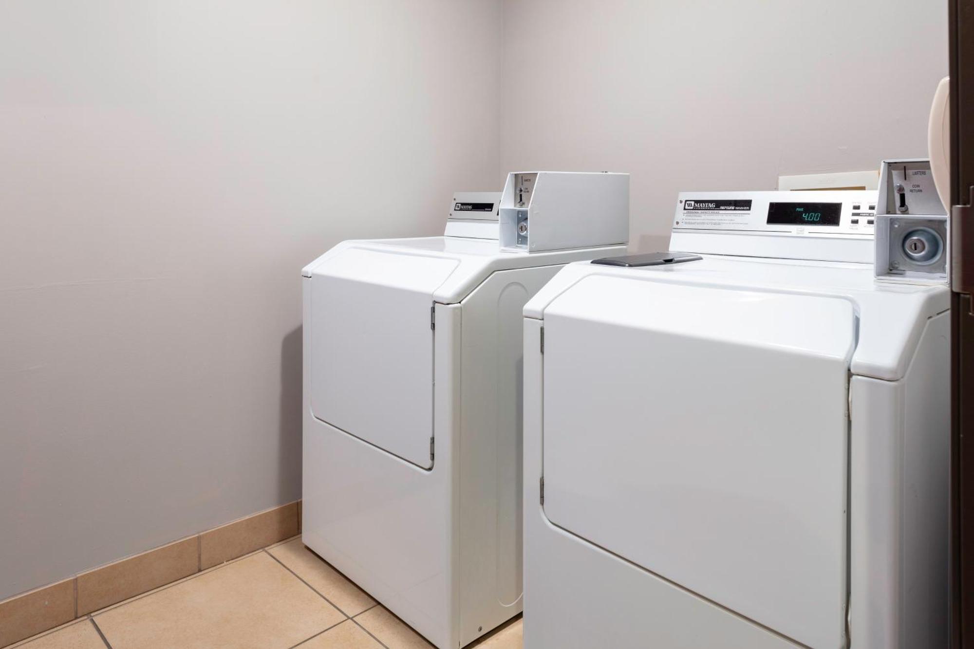 Holiday Inn Express & Suites Roanoke Rapids By Ihg Buitenkant foto