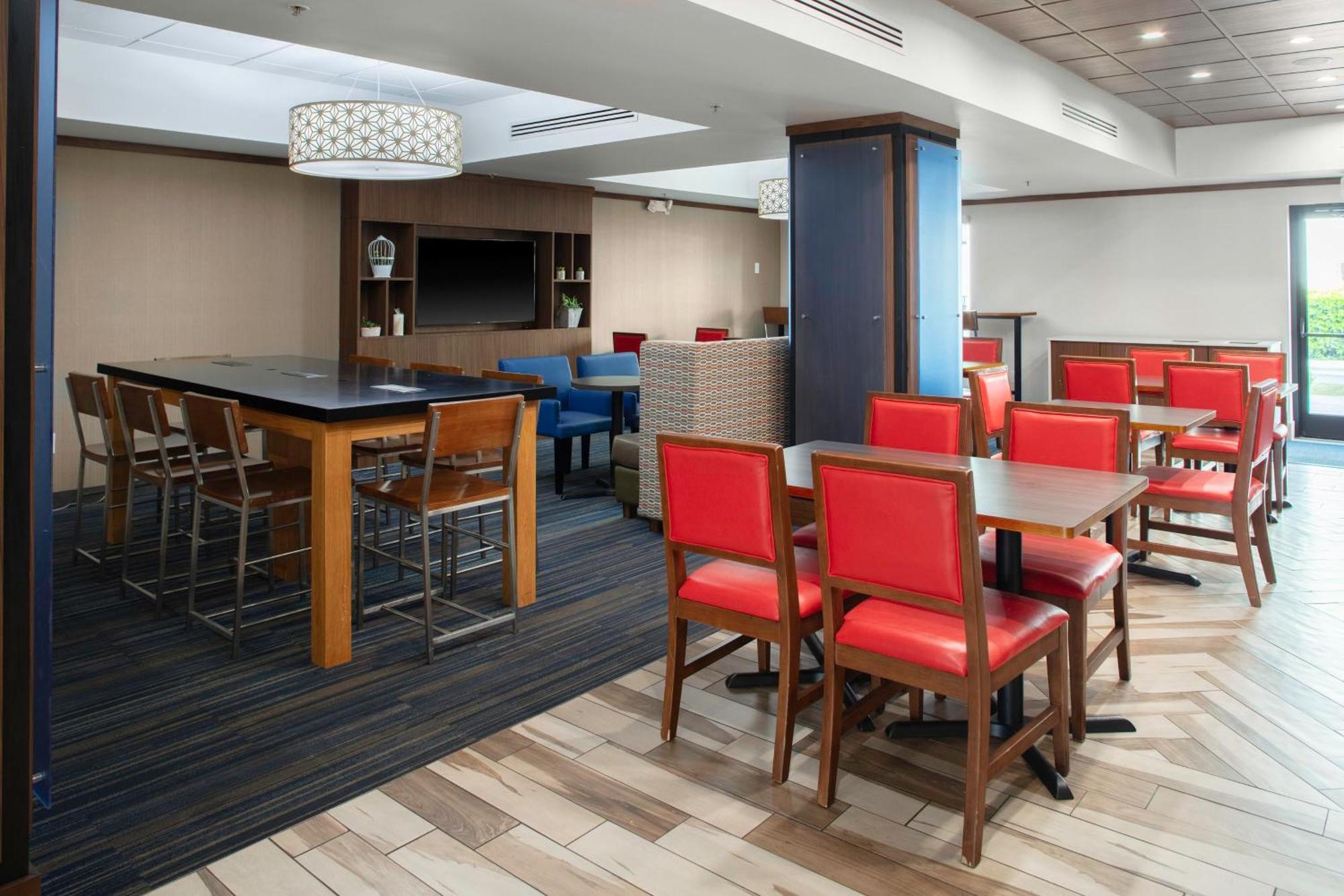Holiday Inn Express & Suites Roanoke Rapids By Ihg Buitenkant foto