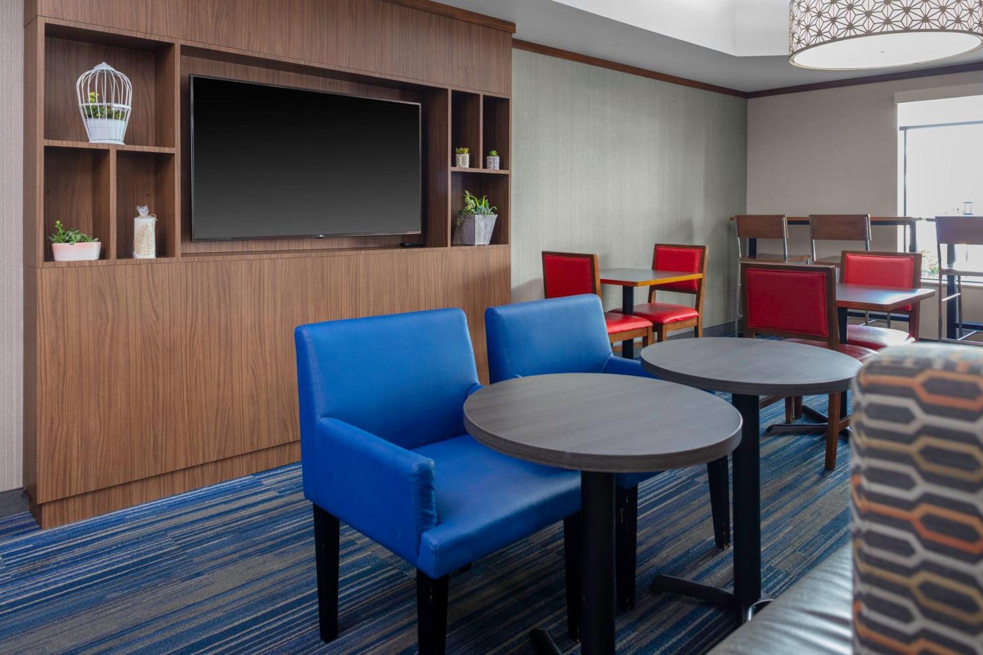 Holiday Inn Express & Suites Roanoke Rapids By Ihg Buitenkant foto