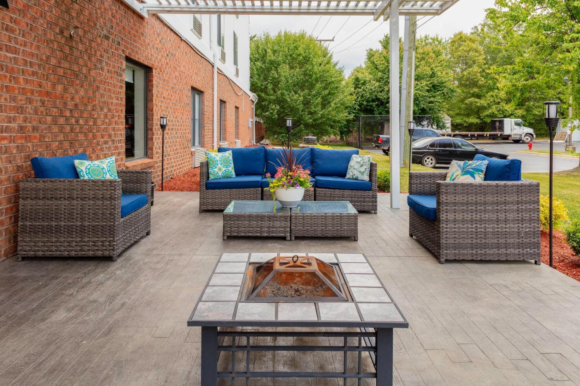 Holiday Inn Express & Suites Roanoke Rapids By Ihg Buitenkant foto