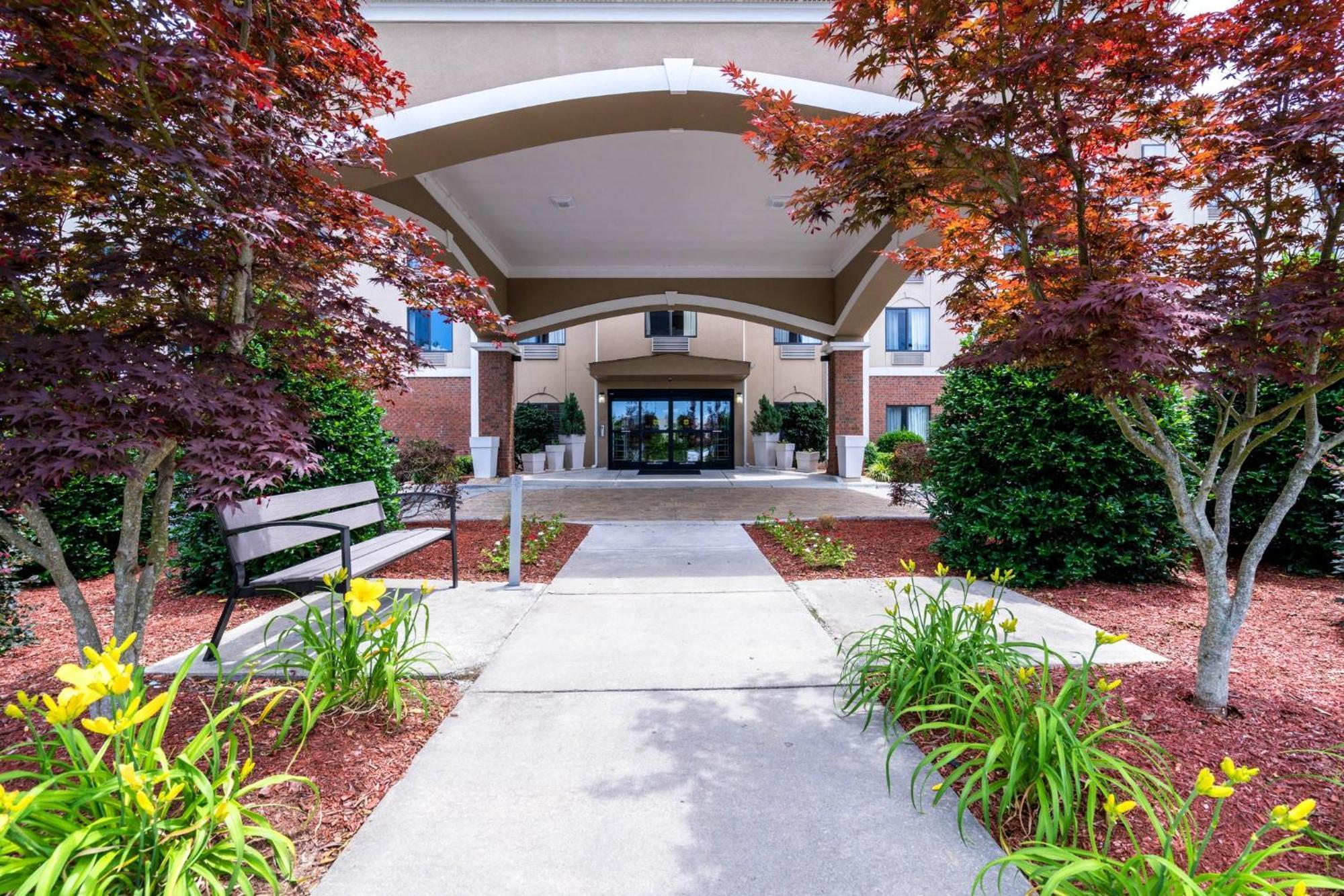 Holiday Inn Express & Suites Roanoke Rapids By Ihg Buitenkant foto
