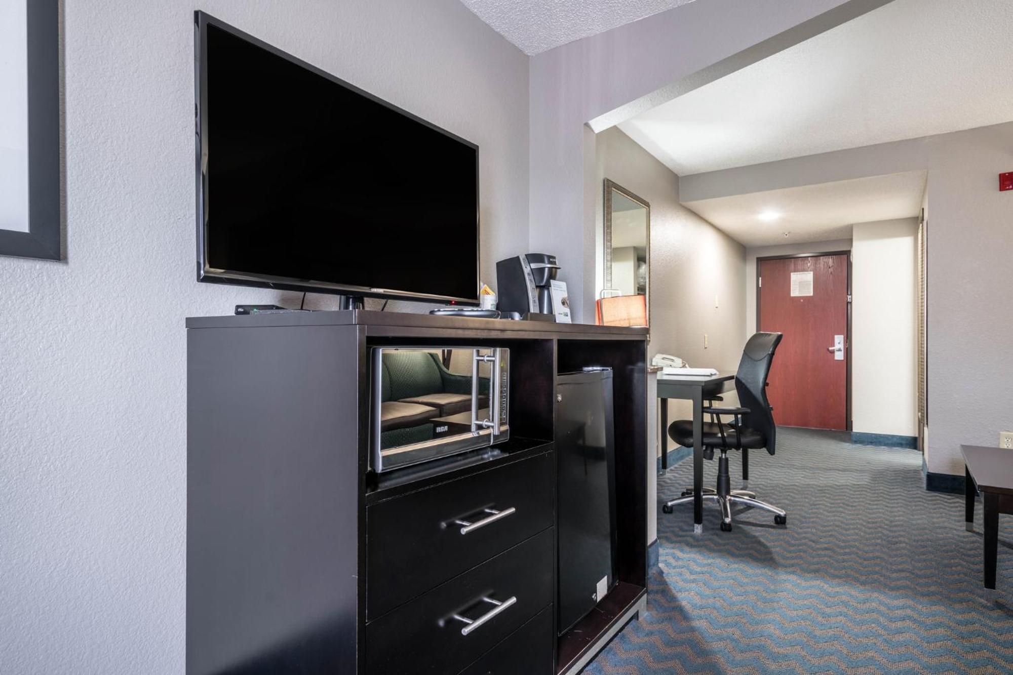 Holiday Inn Express & Suites Roanoke Rapids By Ihg Buitenkant foto