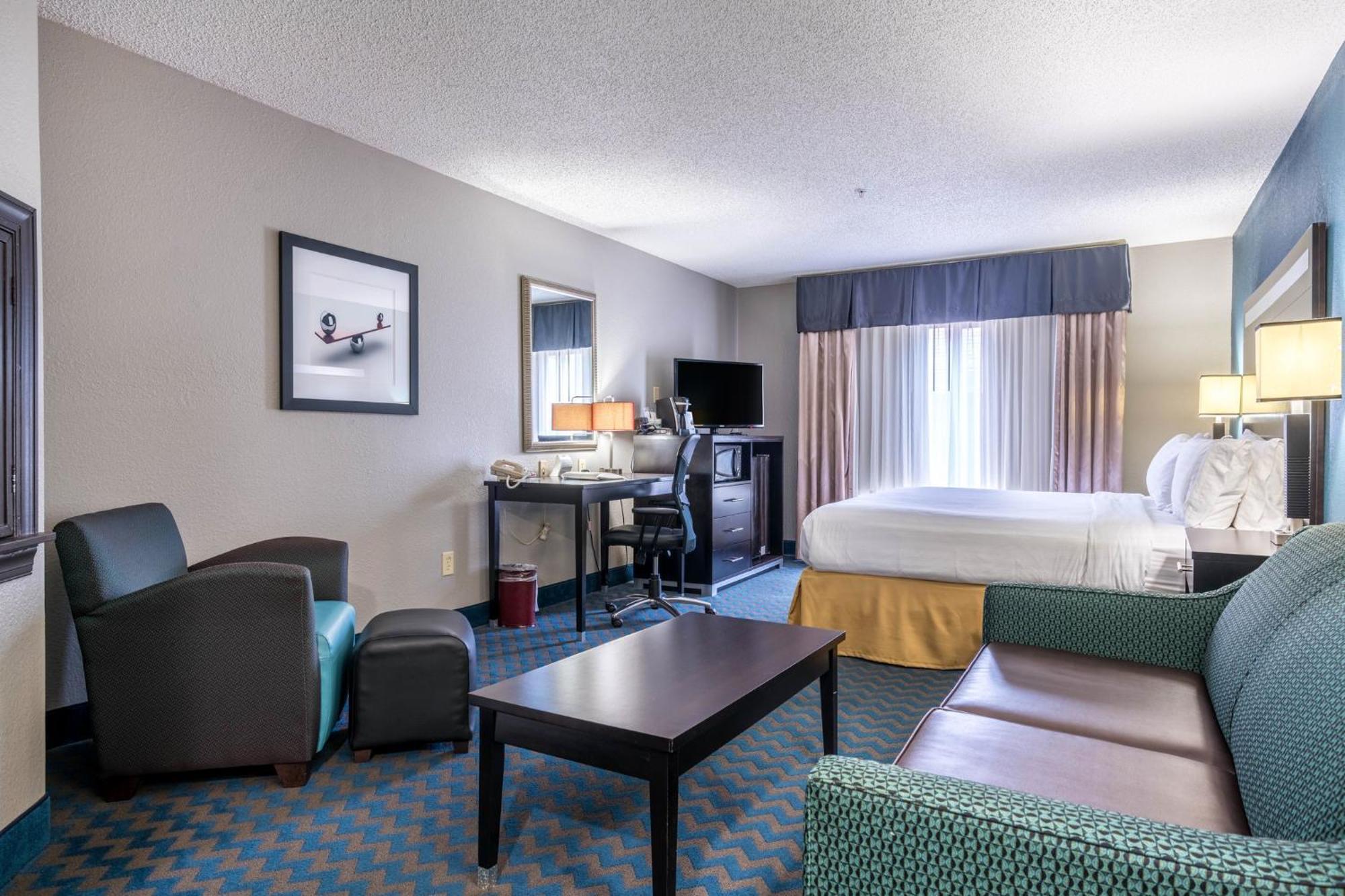 Holiday Inn Express & Suites Roanoke Rapids By Ihg Buitenkant foto